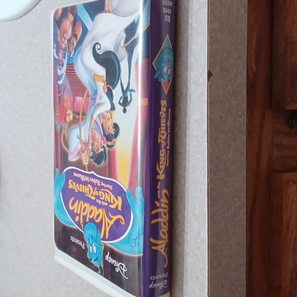Disney VHS Tape Aladdin and the King of Thieves - Picture 4 of 4